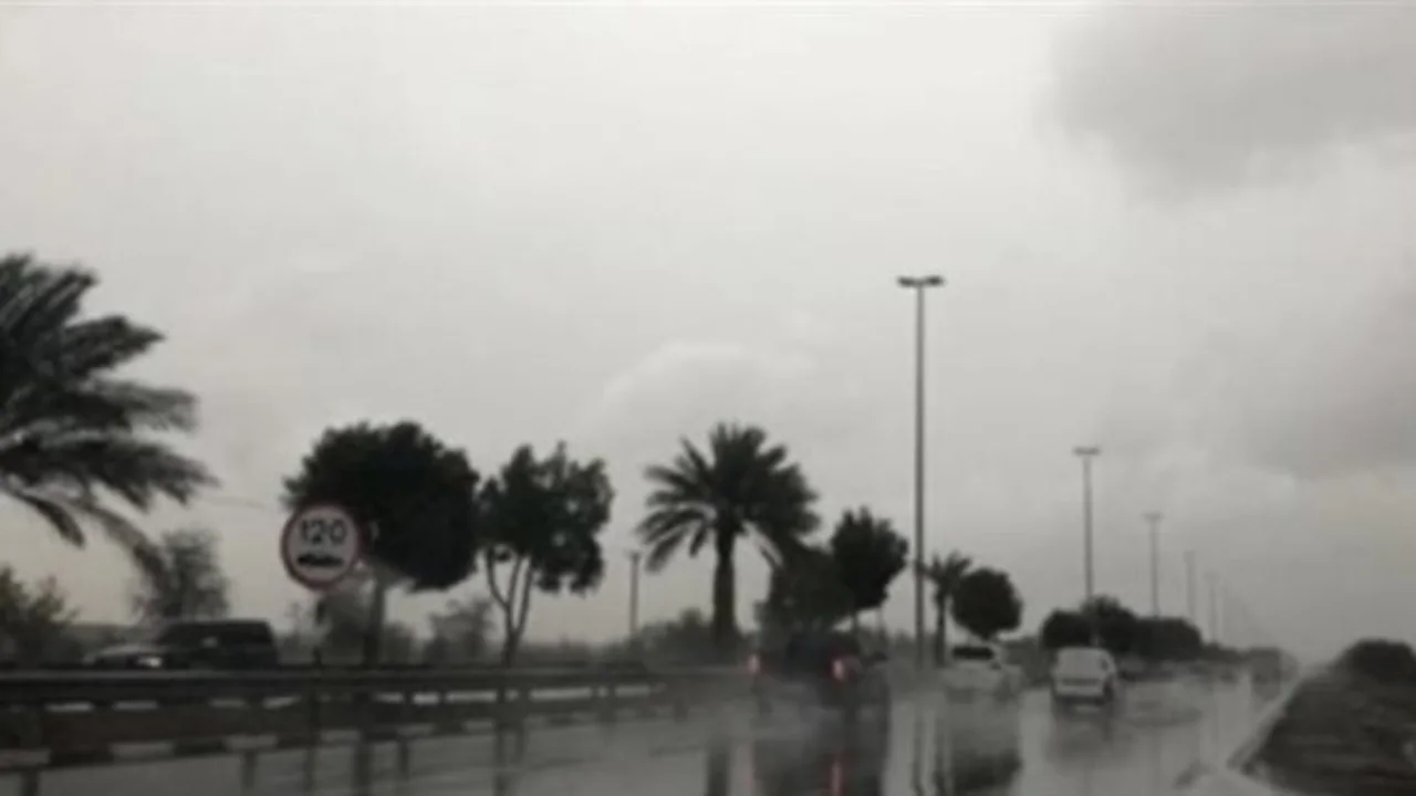 أمطار رعدية ورياح قوية تضرب مناطق واسعة في حالة الطقس اليوم الخميس